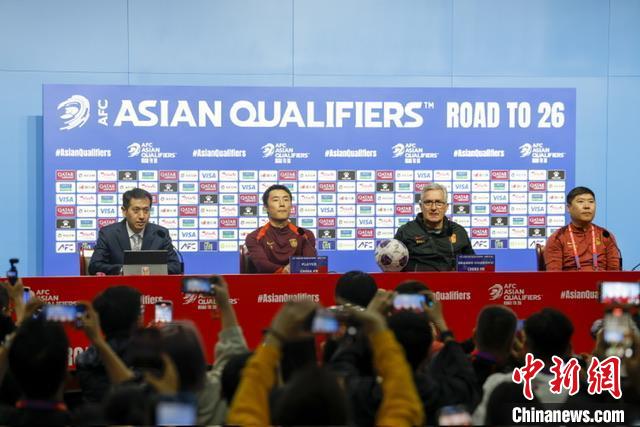 中国男足备战世预赛关键战迎战澳大利亚