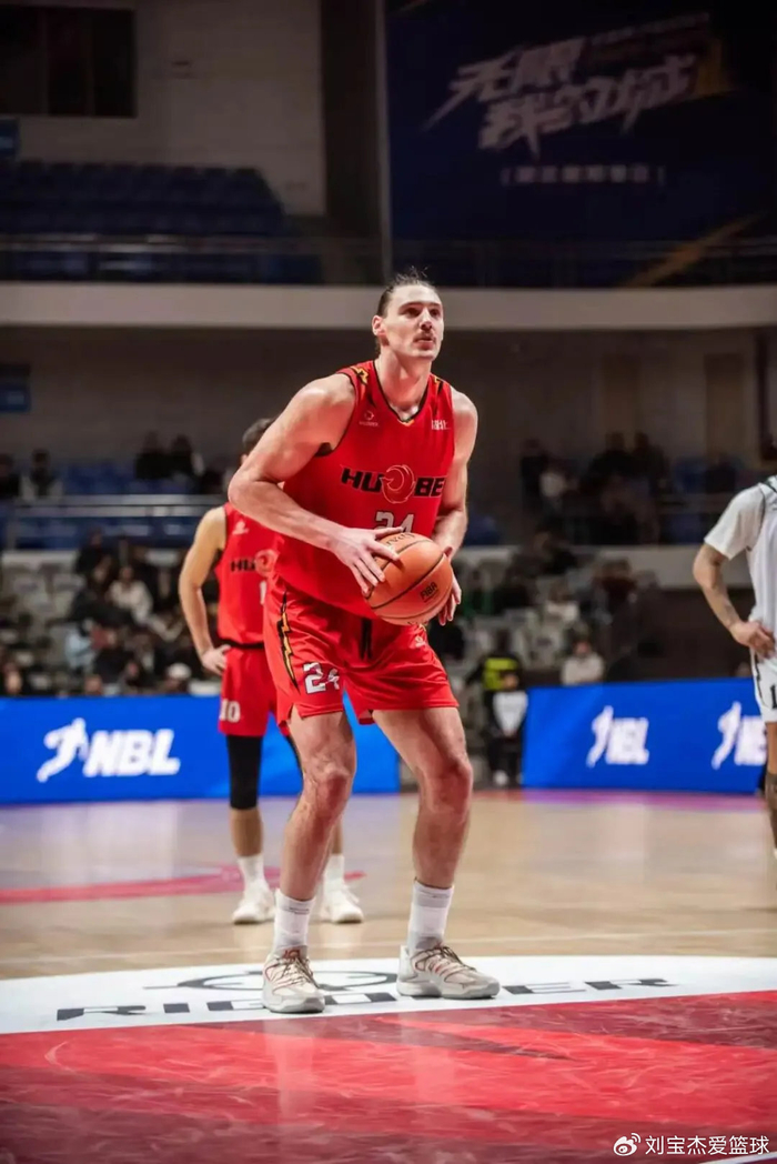 山东男篮签下斯蒂尔补强内线 防守与进攻双保险