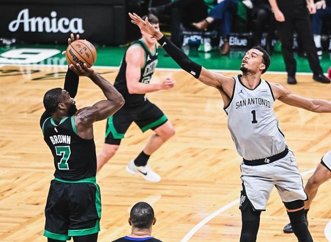 杜兰特高效砍29分助火箭胜猛龙，坎宁安15助攻引