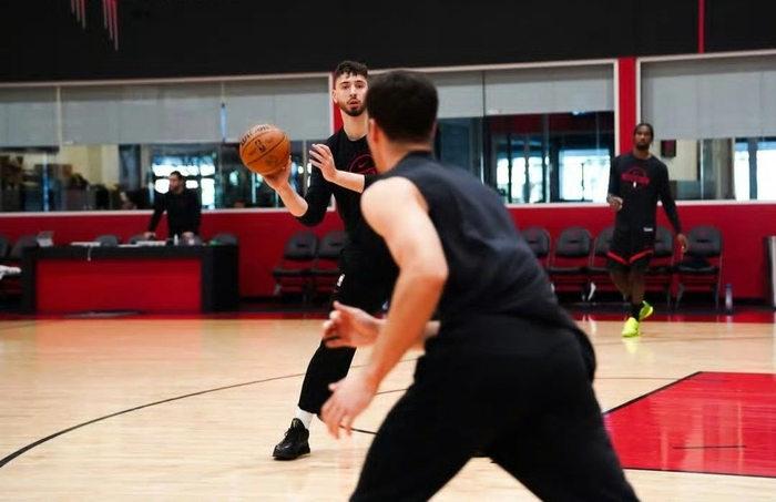 火箭队杜兰特交易后战术混乱暴露短板 申京助攻